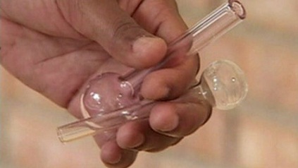 crack pipe 8-3-11 (2)