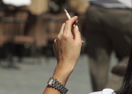 Woman smoking 11-11-11 (3)