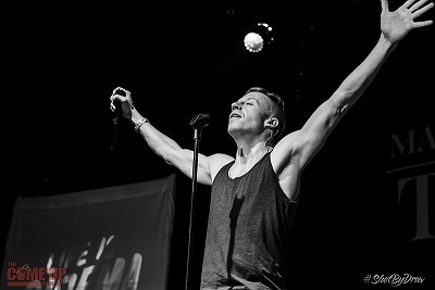 800px-Macklemore-_The_Heist_Tour_Toronto_Nov_28_(8227186577)