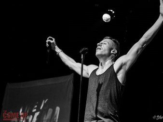 800px-Macklemore-_The_Heist_Tour_Toronto_Nov_28_(8227186577)